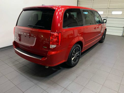 Used 2016 Dodge Grand Caravan R/T image 3