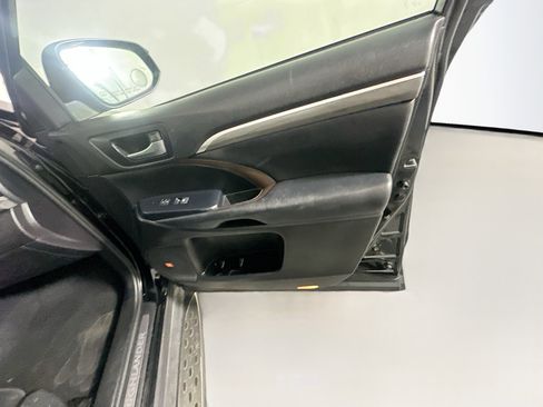 Used 2019 Toyota Highlander Limited image 35