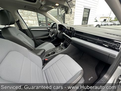 Used 2026 Volkswagen Jetta SE FWD image 16