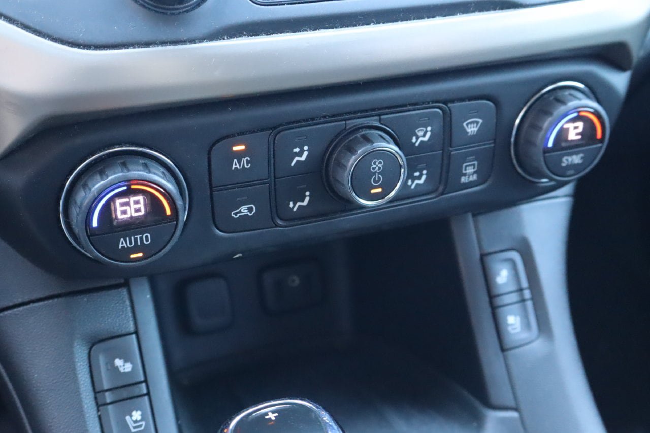 Used 2017 GMC Acadia Denali w/ Technology Package FWD image 29