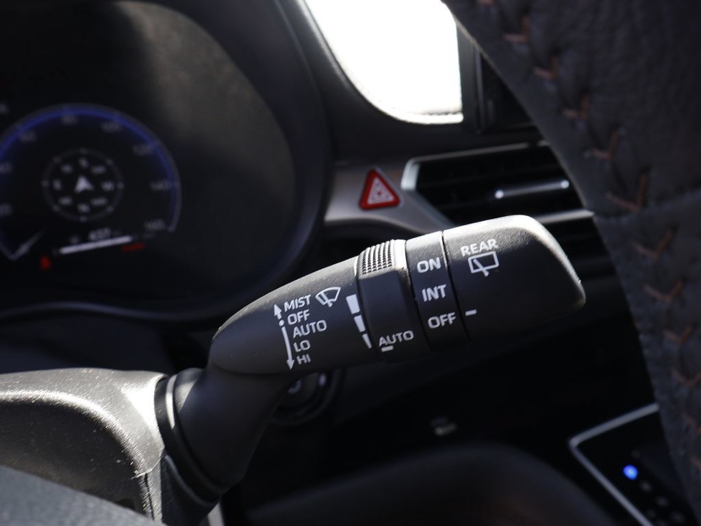 Used 2025 Toyota Sienna Platinum AWD/4WD image 32