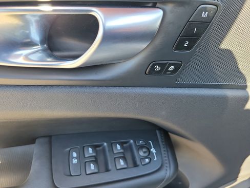 Used 2024 Volvo XC60 B5 Plus image 18