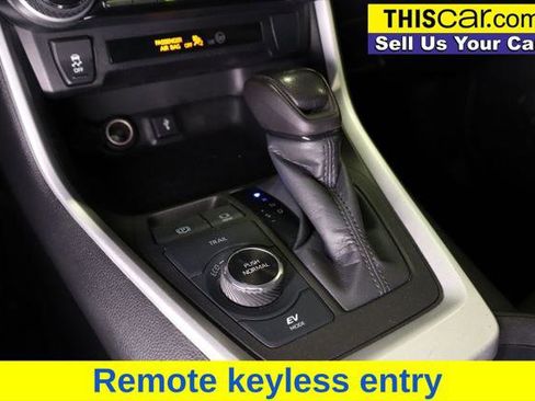 Used 2022 Toyota RAV4 XLE w/ Convenience Package image 16