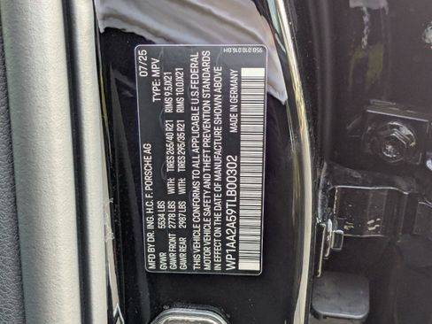 Certified 2026 Porsche Macan Turbo AWD/4WD image 30