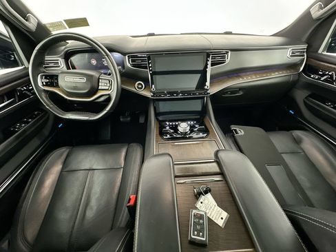 Used 2023 Jeep Grand Wagoneer 4WD image 10