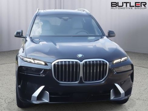 Used 2024 BMW X7 xDrive40i w/ Premium Package AWD/4WD image 3