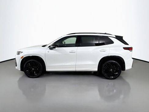 Certified 2025 Volkswagen Tiguan SE R-Line AWD/4WD image 2