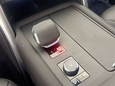 Used 2023 Land Rover Discovery S R-Dynamic image 16