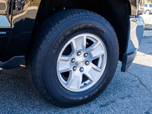 Used 2018 Chevrolet Silverado 1500 LT w/ All Star Edition image 8