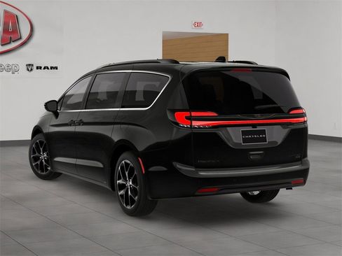 New 2026 Chrysler Pacifica Limited w/ S Appearance Package image 4