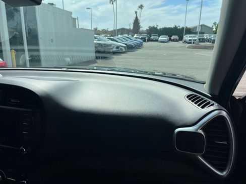 Used 2025 Kia Soul LX w/ LX Technology Package FWD image 35