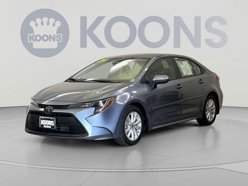 Used 2025 Toyota Corolla LE w/ LE Premium Package FWD image 1