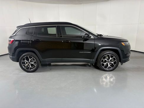 Used 2025 Jeep Compass Limited AWD/4WD image 9