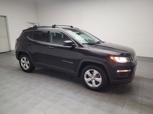 Used 2018 Jeep Compass Latitude FWD image 11