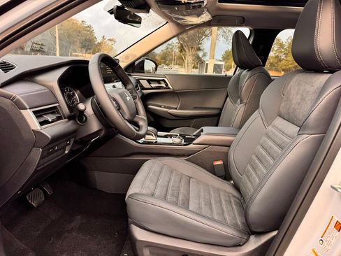 New 2026 Mitsubishi Outlander AWD image 14