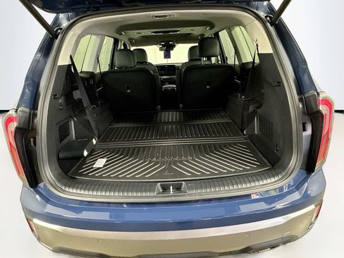 Used 2025 Kia Telluride EX w/ EX Captain's Chair Package FWD image 34