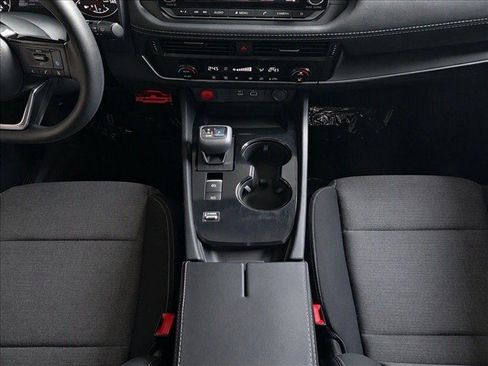 Used 2021 Nissan Rogue SV FWD image 22