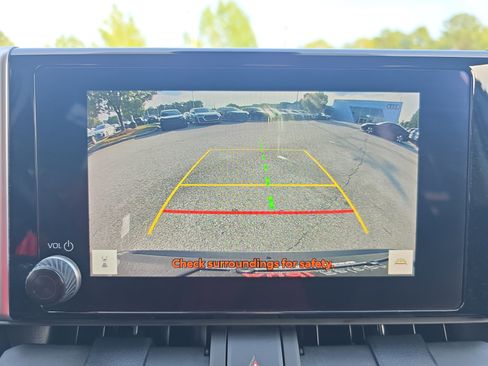 Used 2025 Toyota RAV4 XLE FWD image 21