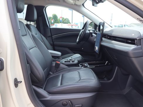 Used 2025 Ford Mustang Mach-E Premium RWD image 13