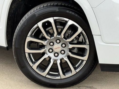 Used 2023 GMC Acadia Denali FWD image 38