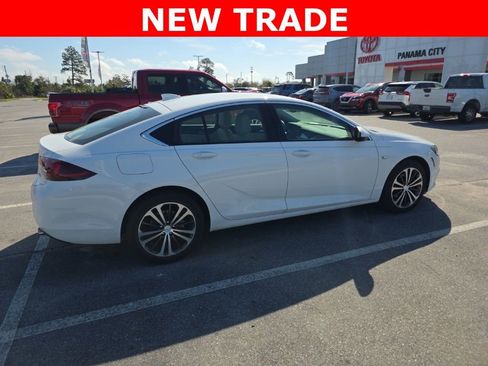 Used 2019 Buick Regal Essence w/ Sights and Sounds Package image 4