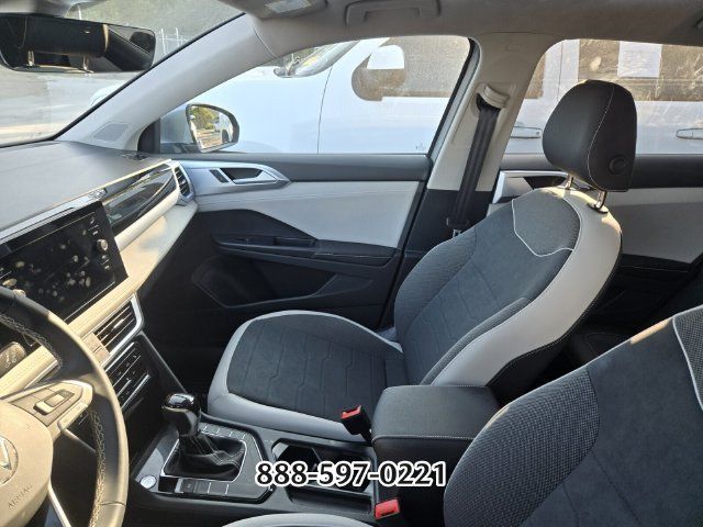 Used 2026 Volkswagen Taos SE FWD image 8