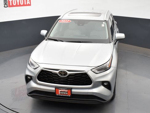 Used 2022 Toyota Highlander XLE image 27