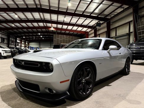 Used 2019 Dodge Challenger R/T w/ Cold Weather Group image 9