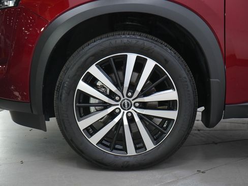 Used 2025 Nissan Pathfinder Platinum w/ Cargo Package AWD/4WD image 31