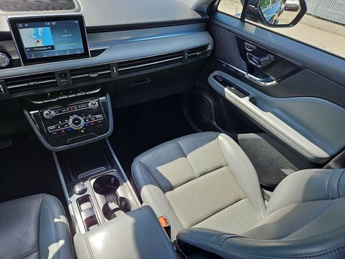 Used 2022 Lincoln Corsair AWD w/ Premium Package image 12