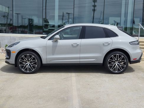 New 2025 Porsche Macan image 2
