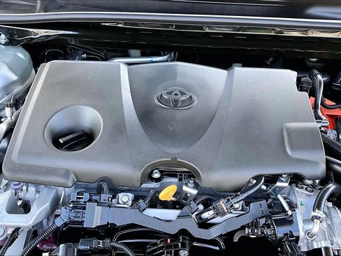 Certified 2025 Toyota Camry LE image 32