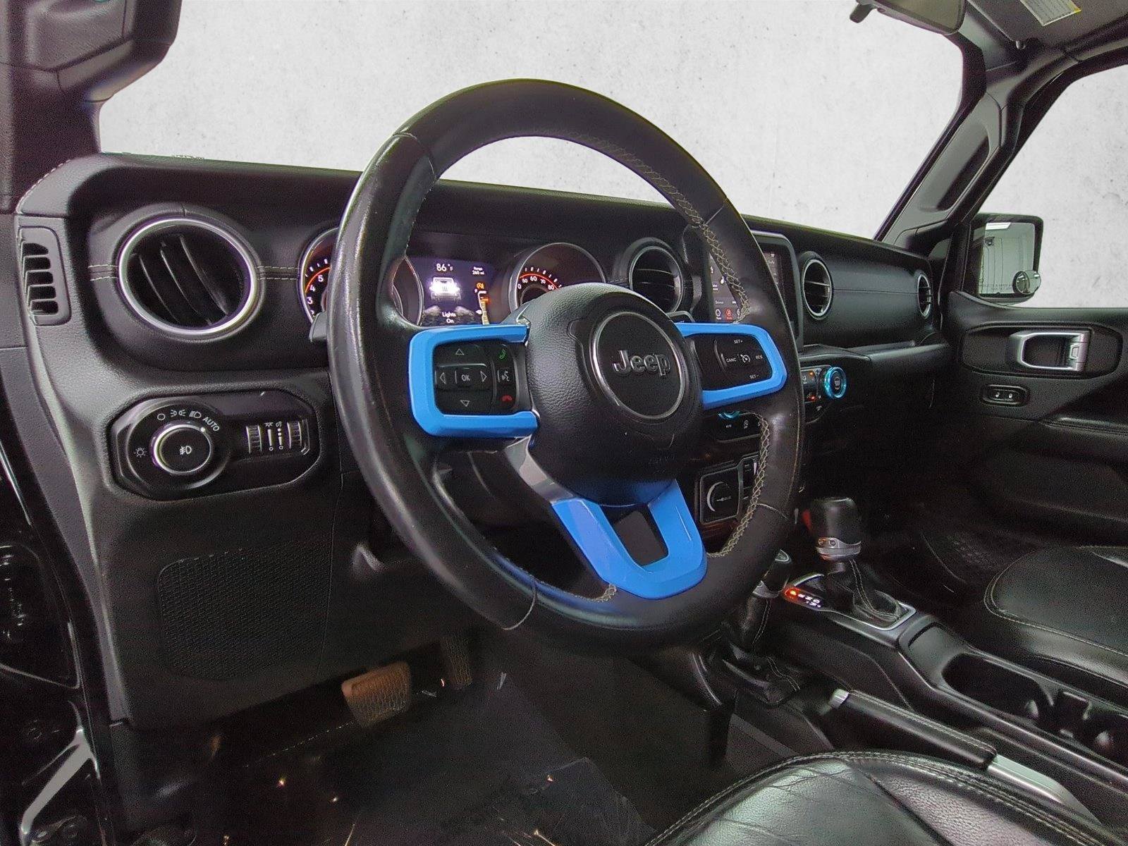Used 2018 Jeep Wrangler Unlimited Sahara AWD/4WD image 10