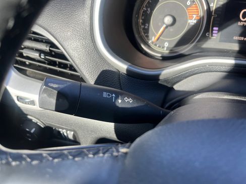 Used 2018 Jeep Cherokee Latitude Plus image 12