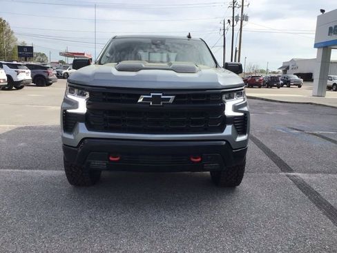 Used 2024 Chevrolet Silverado 1500 LT Trail Boss w/ Convenience Package II image 7