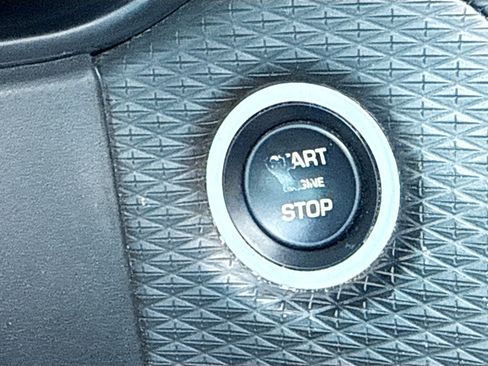 Used 2019 Land Rover Range Rover Velar R-Dynamic SE AWD/4WD image 35