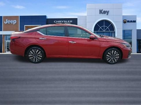 Used 2023 Nissan Altima 2.5 SV AWD/4WD image 7
