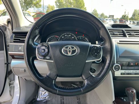Used 2014 Toyota Camry XLE w/ Leather Package FWD image 6
