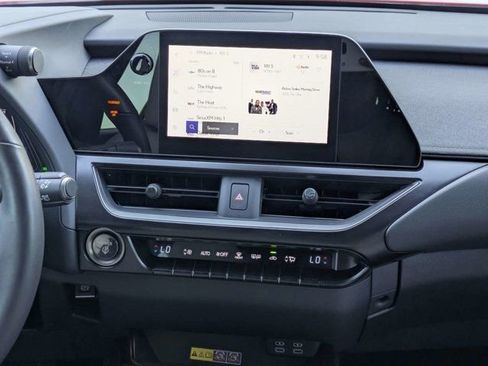 Used 2024 Lexus UX 250h FWD image 18