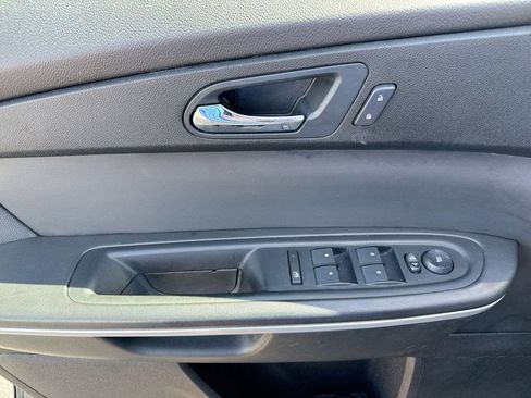 Used 2011 GMC Acadia SL w/ Preferred Package FWD image 19
