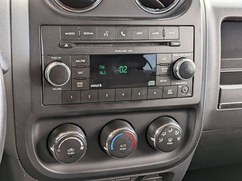 Used 2011 Jeep Patriot Latitude FWD image 13
