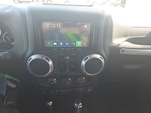 Used 2016 Jeep Wrangler Unlimited Rubicon AWD/4WD image 26
