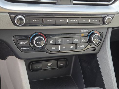 Certified 2020 Kia Niro LXS image 21