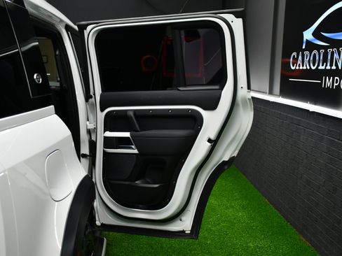 Used 2023 Land Rover Defender 110 S image 33