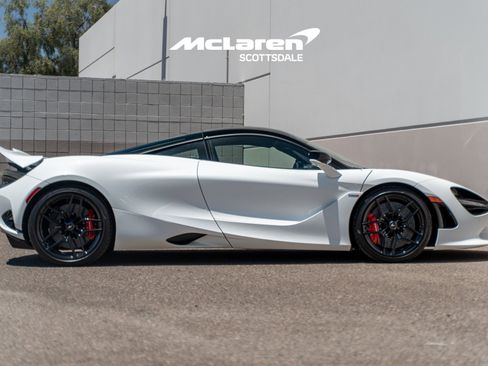 Used 2024 McLaren 750S RWD image 8
