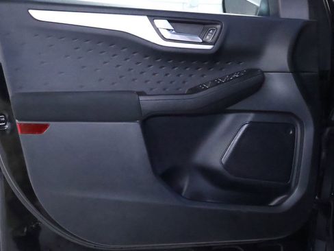 Used 2020 Ford Escape SE image 9