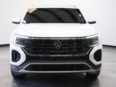 Used 2024 Volkswagen Atlas Cross Sport SE AWD/4WD image 2