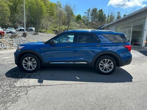 Used 2022 Ford Explorer Limited w/ Equipment Group 301A AWD/4WD image 2