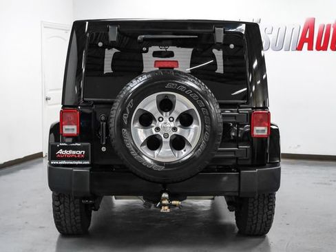 Used 2017 Jeep Wrangler Sahara w/ Connectivity Group AWD/4WD image 8