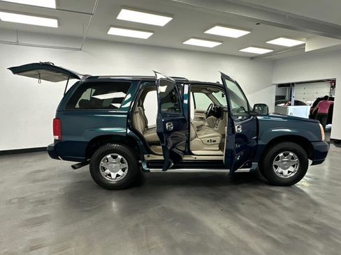 Used 2005 Cadillac Escalade AWD image 25